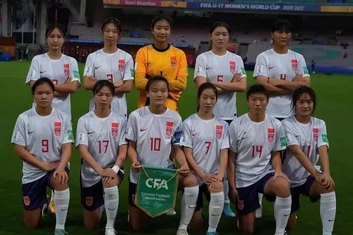 柬埔寨女足队员奋勇拼搏，为荣誉而战的简单介绍